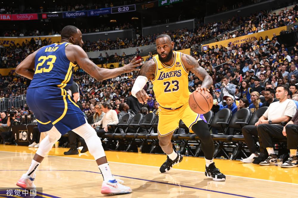 在攻防两端 在攻防两端